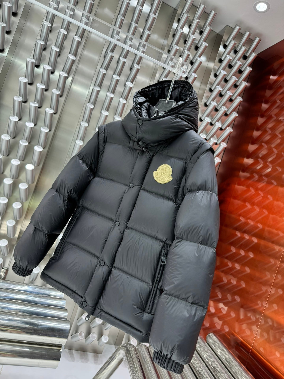 Moncler Detachable-Sleeve Hooded Puffer Jacket - Black