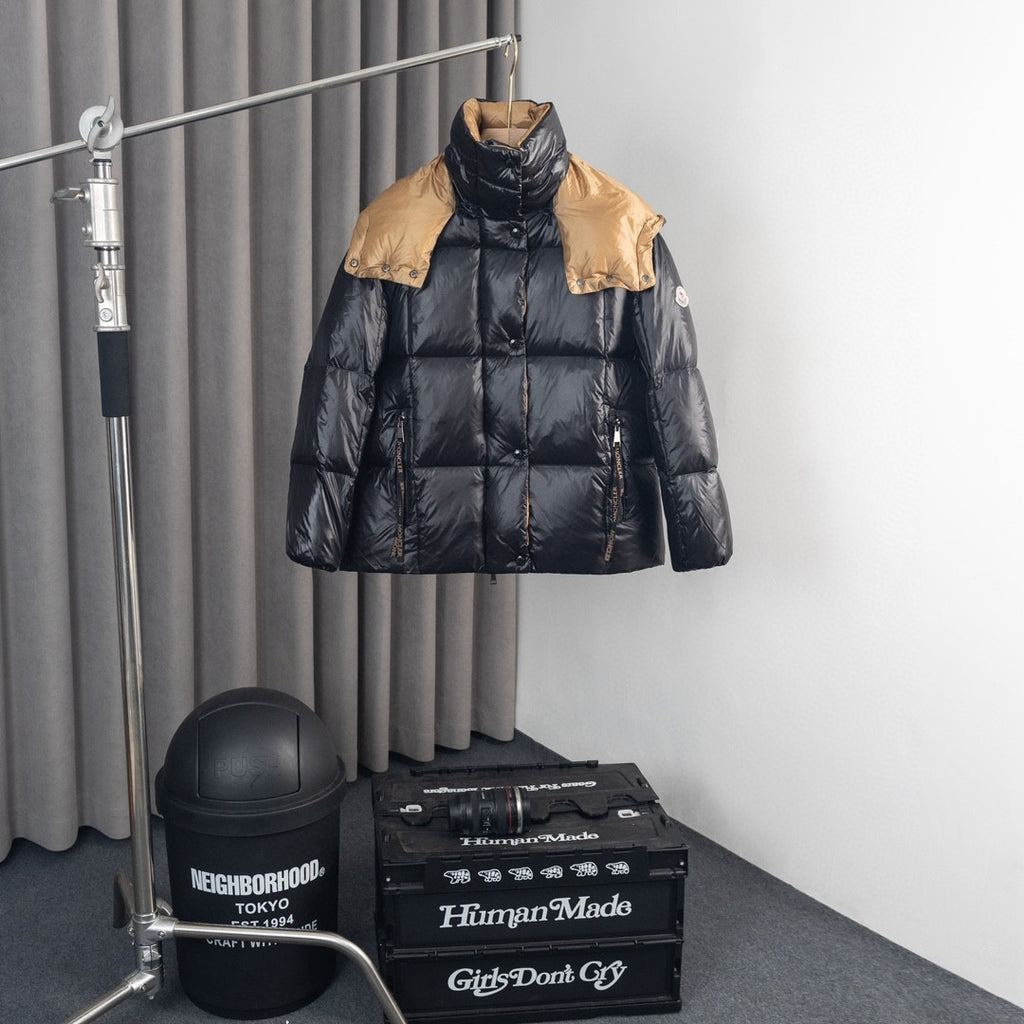 Moncler Parana Hooded Puffer Jacket - Black & Gold