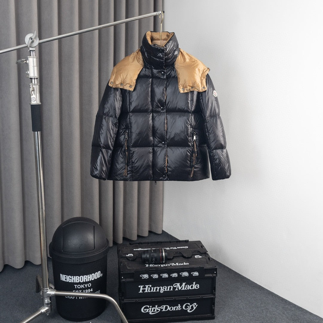 Moncler Parana Hooded Puffer Jacket - Black & Gold