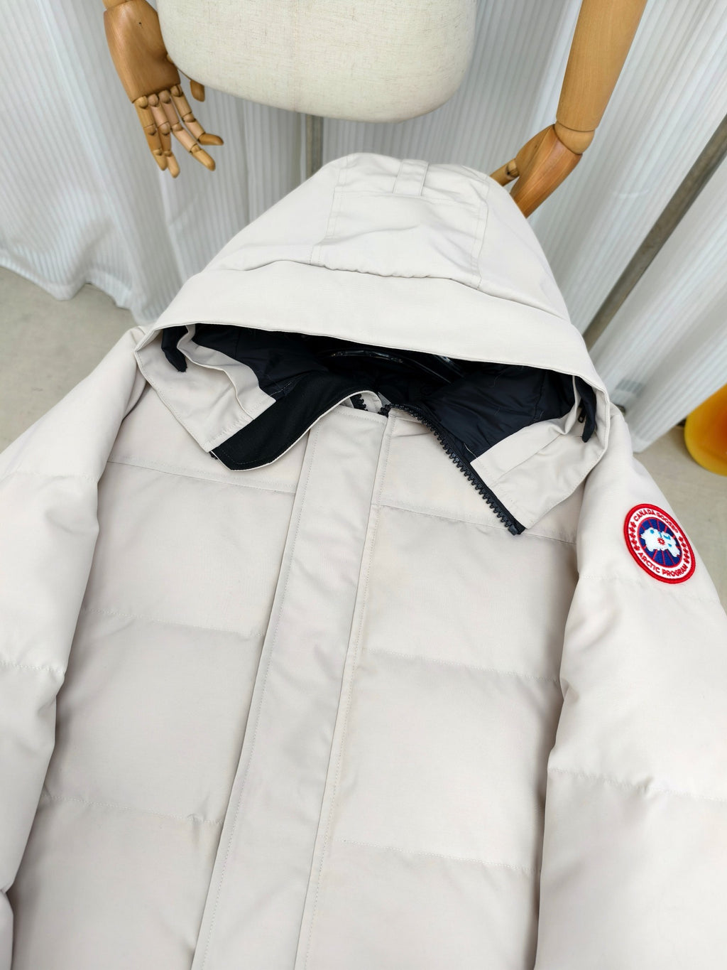 Canada Goose Wyndham Hooded Puffer Jacket - White