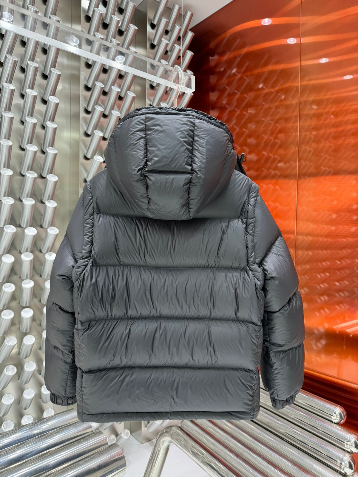 Moncler Detachable-Sleeve Hooded Puffer Jacket - Black
