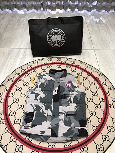 Canada Goose Quilted Puffer Vest - Gray Camo