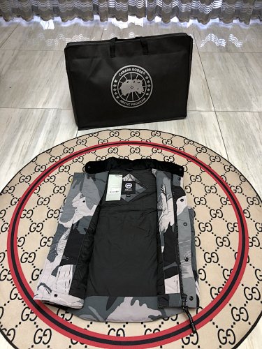 Canada Goose Quilted Puffer Vest - Gray Camo