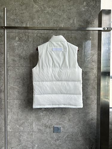 Canada Goose Tonal Logo Quilted Puffer Vest - White