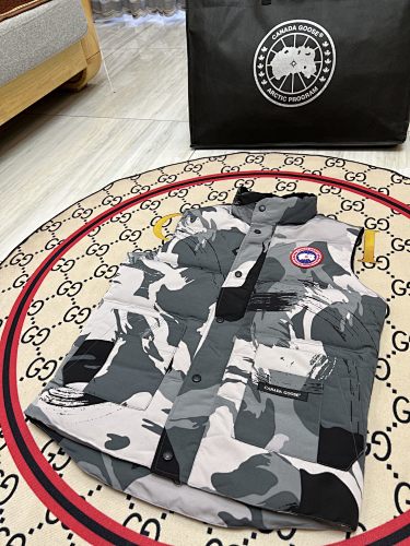 Canada Goose Quilted Puffer Vest - Gray Camo